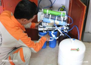 sửa máy lọc nước bị e khí